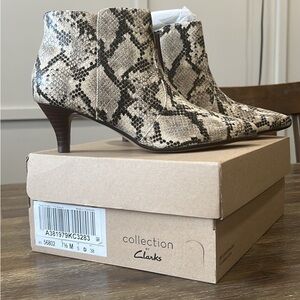 BRAND NEW! Clarks Collection booties Size 7.5